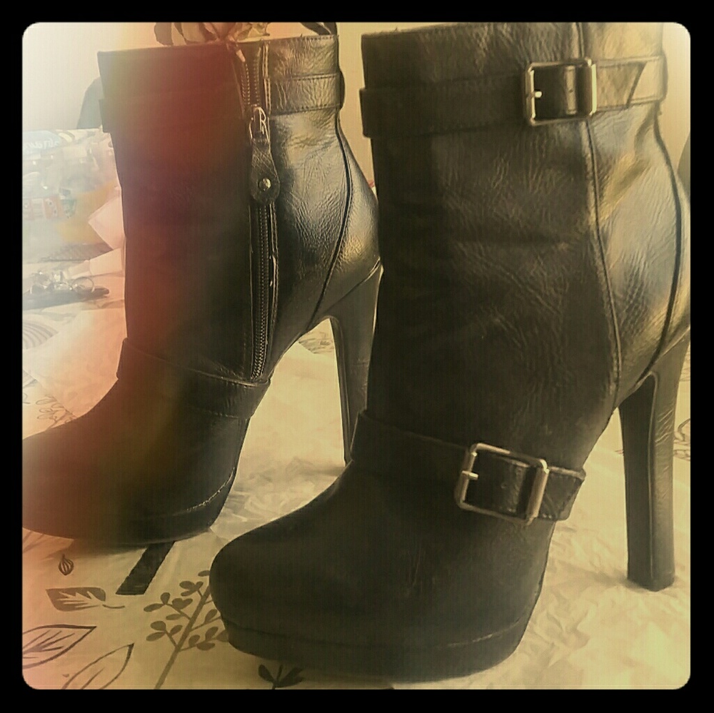 Vera Wang high heels booties 6.5 M